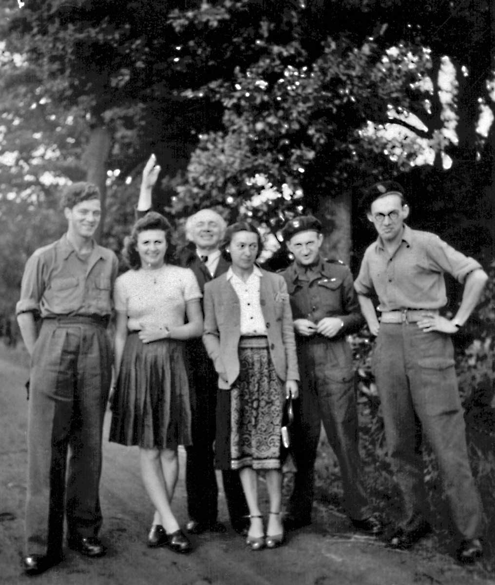 VincenzDialog_14_2 Stanisław Vincenz with his family in Quakenbrück, 1946