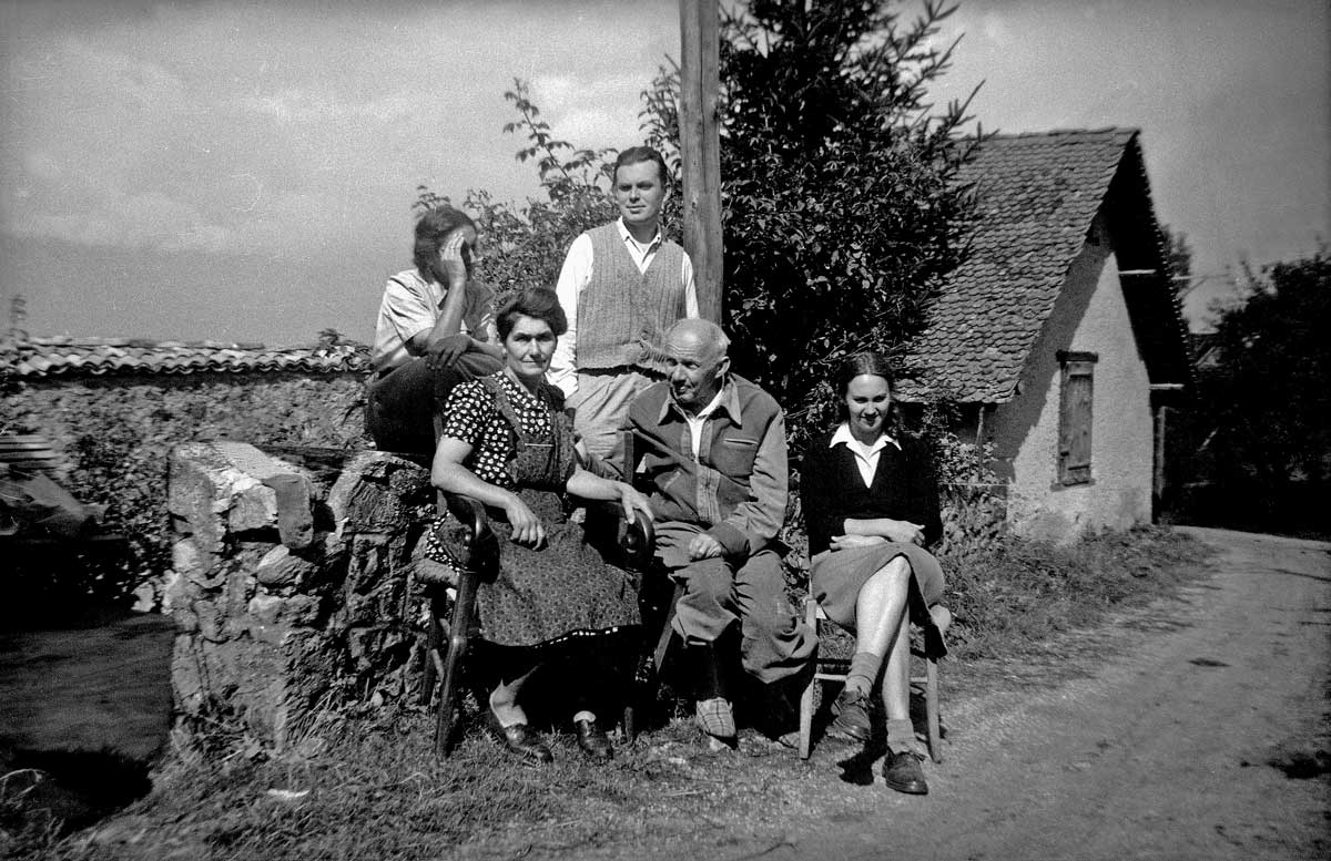 The Vincenzes with Czesław Miłosz, La Combe, 1951